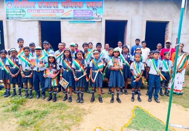 लिटिल एंजल्स पब्लिक स्कूल में स्वतंत्रता दिवस पर स्पीच प्रतियोगिता, बच्चों ने हिंदी-अंग्रेजी में दिखाई प्रतिभा
