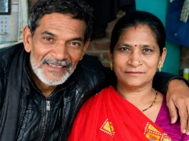बंद मकान में बुजुर्ग दंपती के छह दिन पुराने शव मिलने से सनसनी, हत्या-लूट की आशंका, फरार किराएदार पर शक