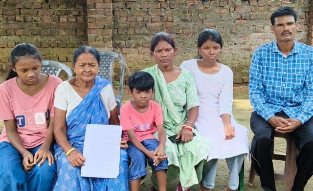आरआईटी के कुलुपटाँगा बस्ती में महिला को डायन बताकर प्रताड़ित करने का आरोप, घर के सामने भसुर के बेटे की अस्थियां दफनाने से दहशत