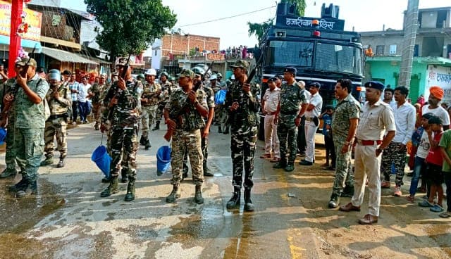 दुर्गा पूजा को लेकर बड़कागांव पुलिस अलर्ट, सांढ़ गांव में किया मॉक ड्रिल