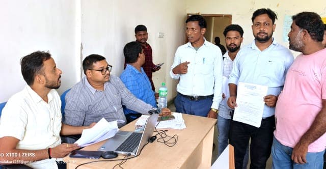 बड़कागांव प्रखंड मुख्यालय में ड्राइविंग लाइसेंस के लिए लगा शिविर, 50 लोगों ने कराया पंजीकरण