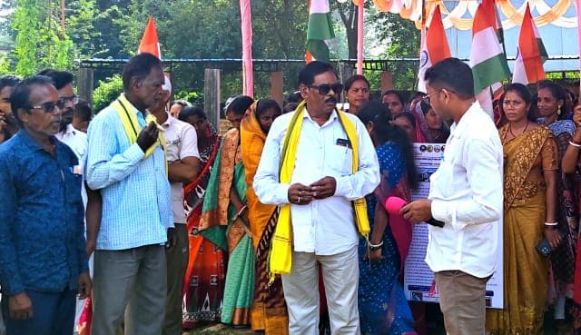 कुकरू की छह सूत्री मांगों को लेकर आंदोलन तेज, एसडीओ के आग्रह पर सुनील महतो ने स्थगित की भूख हड़ताल