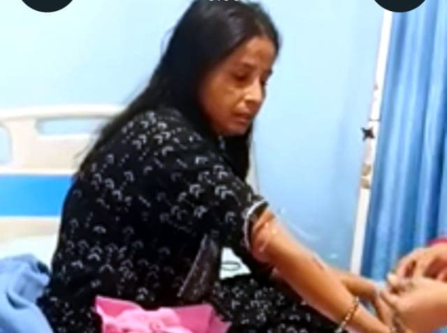 आदित्यपुर वार्ड 17 की पार्षद नीतू शर्मा अस्पताल में भर्ती, सांस लेने में तकलीफ के बाद बिगड़ी तबीयत