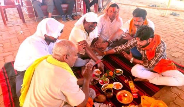 आदित्यपुर-2 में काली पूजा पंडाल का भूमि पूजन, झामुमो नेता कृष्णा बास्के ने की सुख-समृद्धि की कामना