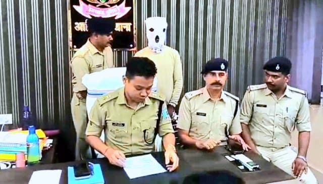 ईश्वर लाल ज्वेलर्स लूटकांड में तीन साल बाद बड़ी कामयाबी, वैशाली से गिरफ्तार हुआ फरार आरोपी सुरेश राय