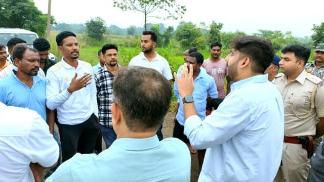 मीरूडीह में कचरा प्लांट के विरोध में उतरे ग्रामीण, जनसुनवाई और सहमति के बाद ही काम शुरू कराने की मांग