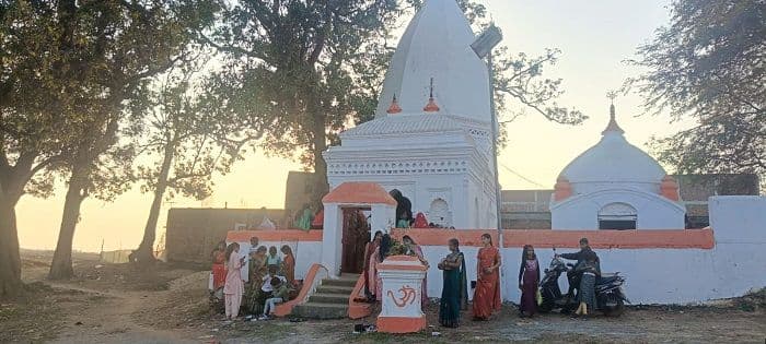 महाशिवरात्रि का पावन पर्व: सायलबगीचा में श्रद्धालुओं ने किया जलाभिषेक