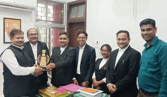 डालसा सचिव राकेश रंजन को एलएडीसी के अधिवक्ताओं ने स्थानांतरण उपरांत दी विदाई