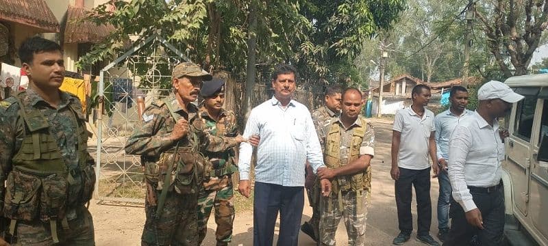 लातेहार में एसीबी की बड़ी कार्रवाई, 65 हजार रुपये घूस लेते जिला परिषद के बड़ा बाबू गिरफ्तार