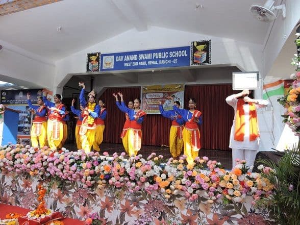 डीएवी आनंदस्वामी पब्लिक स्कूल, हेहल में विवित्सा का आयोजन, रंगारंग कार्यक्रम सहित कला एवं विज्ञान प्रदर्शनी में दिखी बच्चों की प्रतिभा