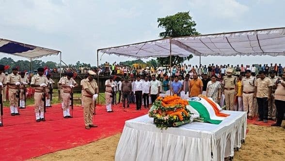 राजकीय सम्मान के साथ पूर्व मंत्री विमला प्रधान का अंतिम संस्कार