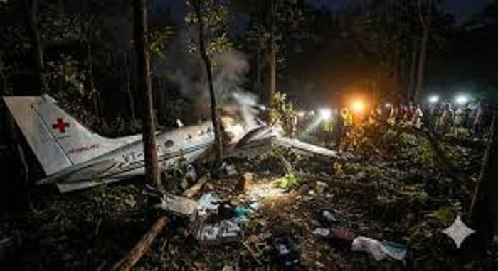 बड़ी खबर: रांची से दिल्ली जा रहा एयर एंबुलेंस क्रैश, चतरा के जंगलों में गिरा विमान