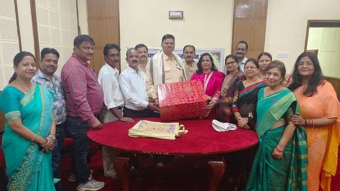 आकाशवाणी के कार्यक्रम अधिशासी का विदाई समारोह किया गया