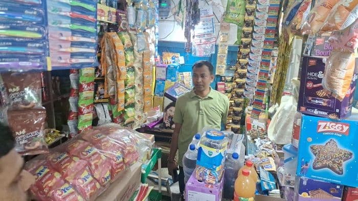 चैनपुर के सोहन चौक पर चोरों का आतंक: नीरज झा की मनियारी दुकान का अल्वेस्टर तोड़कर नगद और सामान चोरी, दुकानदारों में भारी आक्रोश