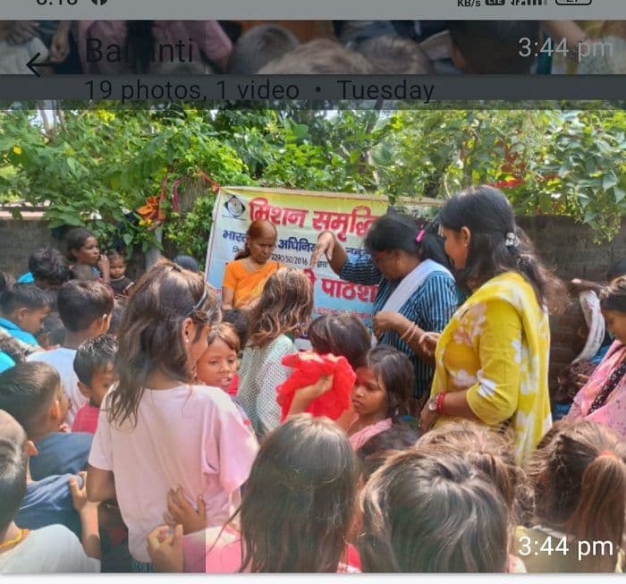 मिशन समृद्धि संस्था ने जरूरतमंदों के बीच किया कपड़ों का वितरण