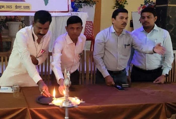 चैनपुर प्रखंड के सभी पंचायतों में पंचायत विकास समन्वय मंच की मासिक बैठक होगी आयोजित : सुनील सिंह
