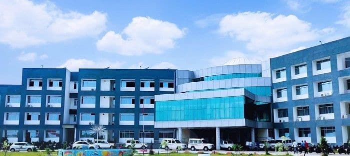 जिला बदर नोटिस पर डीसी कोर्ट मे पेश हुए तीन कुख्यात भू-माफिया भाई
