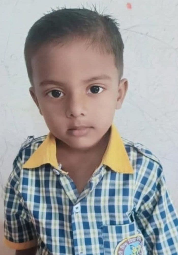 कार के बोनट में मिला साढ़े तीन वर्षीय मासूम अनुभव कुमार का शव, जांच में जुटी पुलिस