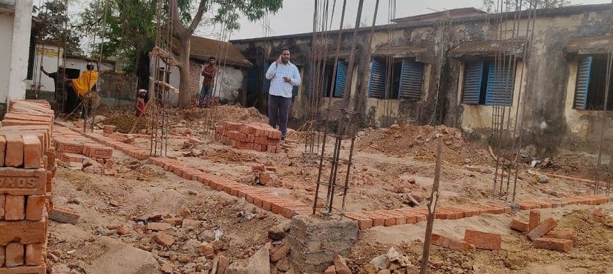 बरवाडीह में बालिका विद्यालय भवन निर्माण में बड़ा भ्रष्टाचार!