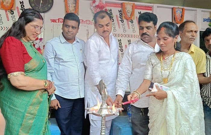 विधायक आलोक चौरसिया, महापौर अरूणा शंकर, उप महापौर मनोज कुमार ने संयुक्त रूप से डिजनीलैंड मेला का किया शुभारंभ