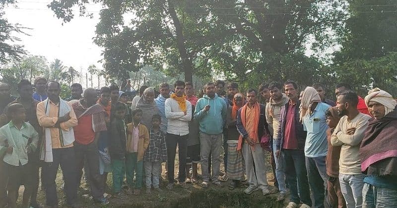 अवैध बालू लोड ट्रैक्टर के अनियंत्रित होने से चक्के के नीचे गिरा मजदूर, मौत