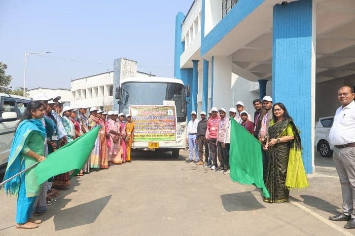 सिमडेगा के 25 किसान कृषि परिभ्रमण कार्यक्रम के लिए जबलपुर रवाना