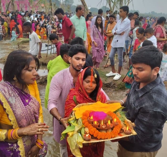 उदयीमान सूर्य को अर्ध्य देने के साथ श्रद्धा व भक्ति के साथ संपन्न हुआ लोक आस्था का महापर्व छठ