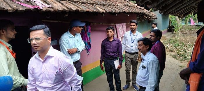 कालाजार उन्मूलन अभियान का केंद्रीय टीम ने किया निरीक्षण, फुलपहाड़ी गांव में छिड़काव कार्य की जांच