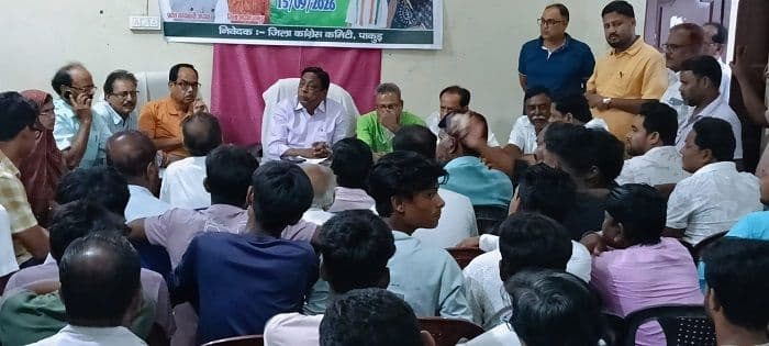 पूर्व मंत्री आलमगीर आलम ने पार्टी कार्यकर्ताओं के साथ किया बैठक