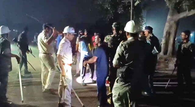 झरिया में हिंसक झड़प, पूर्व पार्षद और जेएलकेएम प्रखंड अध्यक्ष के बीच विवाद ने लिया उग्र रूप, आत्मदाह की कोशिश से मचा हड़कंप