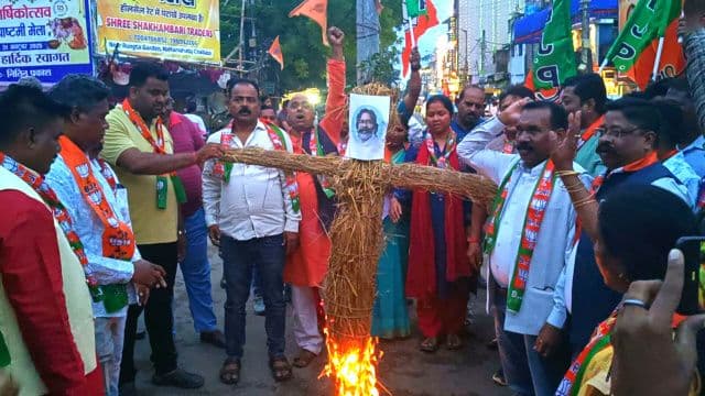 चाईबासा में पुलिसिया बर्बरता के खिलाफ भाजपा का पुतला दहन, कल संपूर्ण कोल्हान बंद का ऐलान