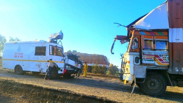 मध्य प्रदेश में दर्दनाक हादसा, बम डिस्पोज़ल-डॉग स्क्वॉड के चार जवान शहीद, एक गंभीर रूप से घायल