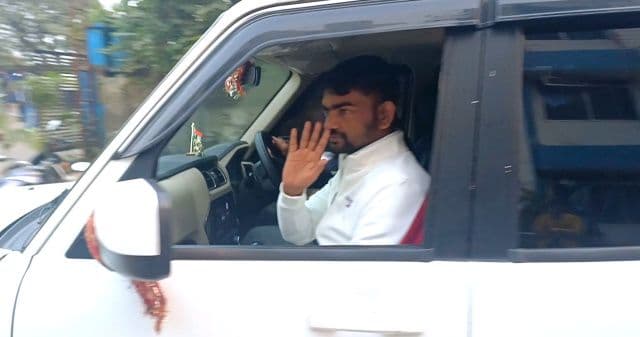 न्यायिक अभिरक्षा में उपचाररत नेता से मिलने पहुंचे विधायक जयराम महतो को पुलिस ने रोका, अदालत की अनुमति के बिना मुलाकात से इनकार