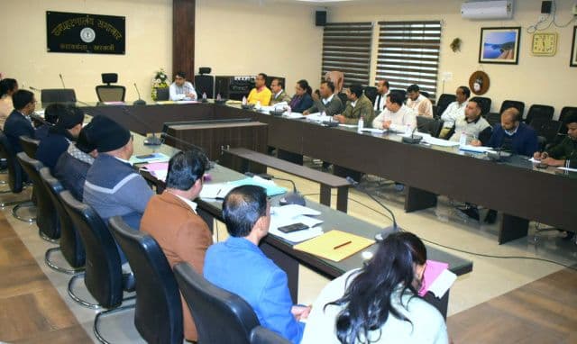 राजस्व संग्रहण में तेजी लाने के निर्देश, अपर उपायुक्त ने की म्यूटेशन व उत्तराधिकार मामलों की गहन समीक्षा