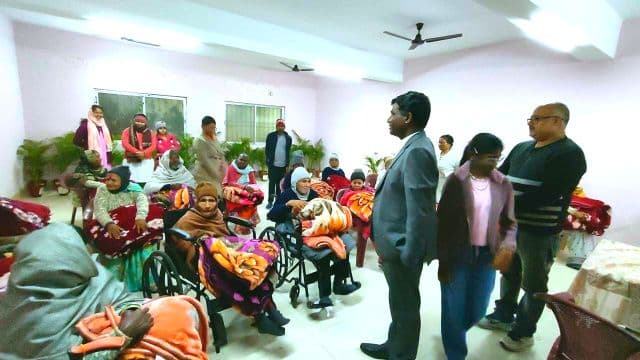 रांची में रात-रात भर अलाव, सरायकेला-खरसावां में एक दिन की औपचारिक गर्माहट