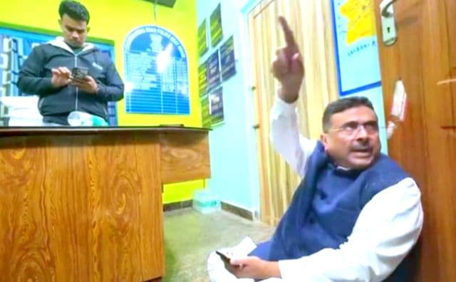 शुभेंदु अधिकारी के काफिले पर हमले का आरोप, चंद्रकोणा रोड में पांच घंटे धरना और मशाल जुलूस से उबाल