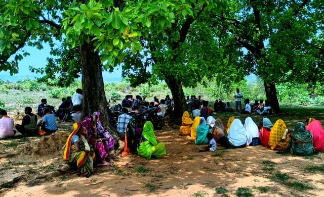 एनएमडीसी परियोजना के खिलाफ रैयतों का बिगुल, मुआवजा और नौकरी पहले, तभी चलेगा खनन कार्य