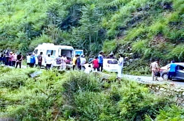 शिमला में दर्दनाक सड़क हादसा, खाई में गिरी कार, पिता-पुत्री की मौत