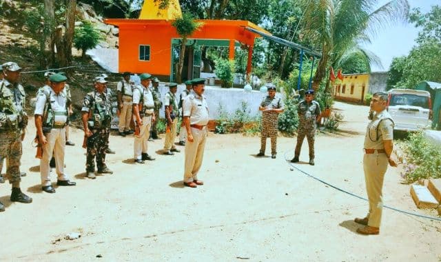 लातेहार में सुरक्षा व्यवस्था का एसपी ने लिया जायजा, कोने और ओरिया पिकेट का किया औचक निरीक्षण