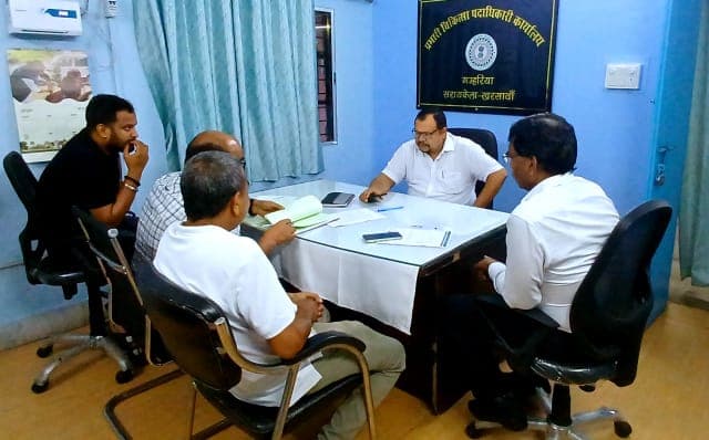 उपायुक्त के औचक निरीक्षण के बाद हरकत में स्वास्थ्य विभाग, गम्हरिया सीएचसी पहुंचे सिविल सर्जन