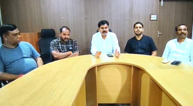 मुख्यमंत्री के खिलाफ कथित आपत्तिजनक बयान पर झामुमो ने जताई नाराजगी, योगेंद्र प्रसाद से माफी की मांग