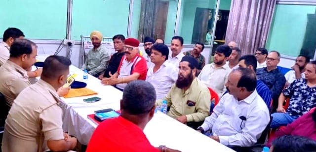 साकची के पूजा पंडालों में महिला-पुरुष पुलिसबल की होगी विशेष तैनाती, सुरक्षा पर शांति समिति की बैठक में फैसला