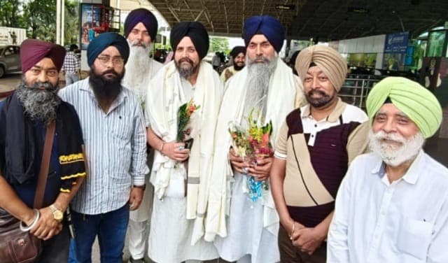पंथ प्रचारक भाई सरबजीत सिंह धुंधा और हजूरी रागी भाई मनिंदर सिंह पहुंचे जमशेदपुर